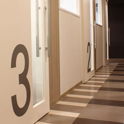 各診療室への廊下